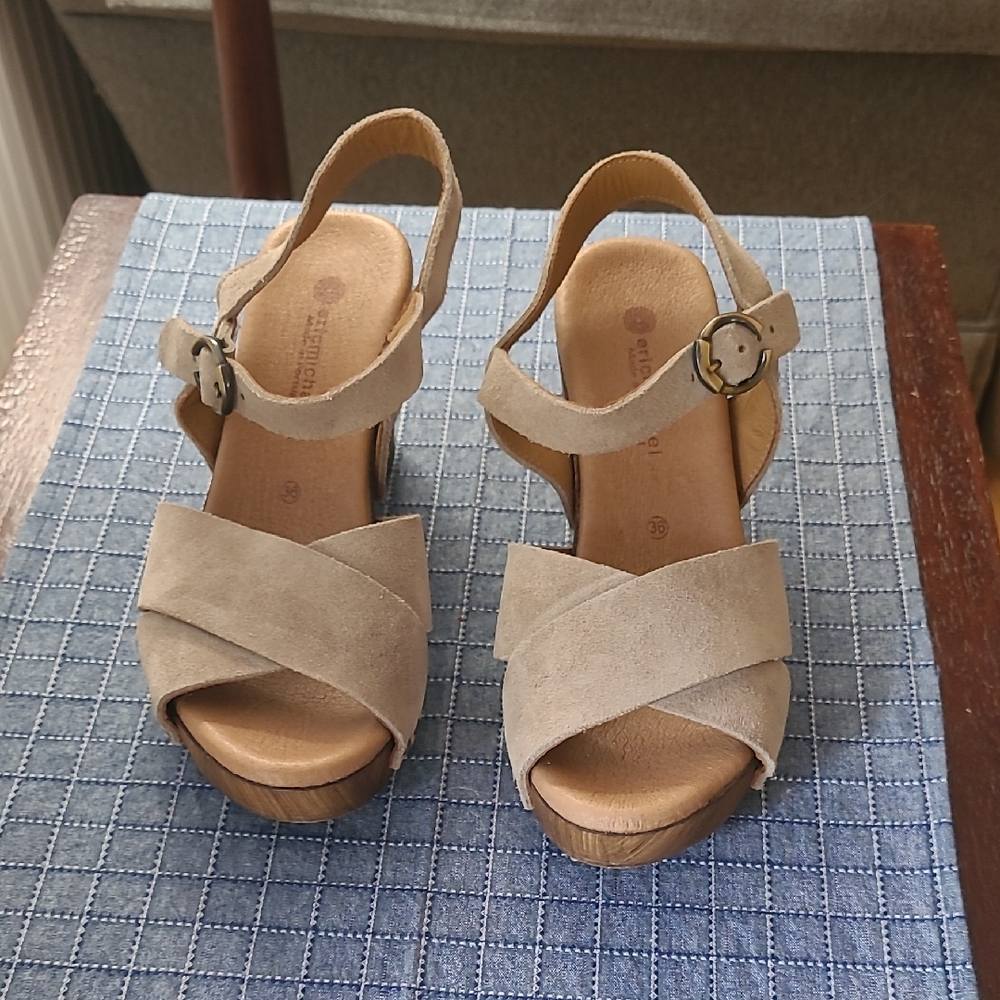 ERIC MICHAEL taupe suede Strappy Sandals